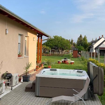 Konrad Apartman Villa Balatonmariafurdo Exterior photo
