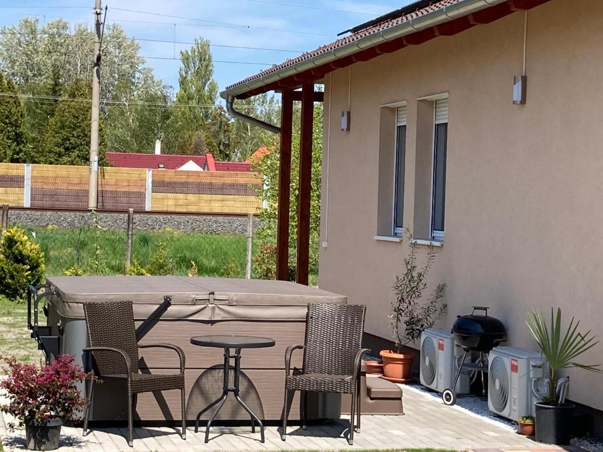 Konrad Apartman Villa Balatonmariafurdo Exterior photo
