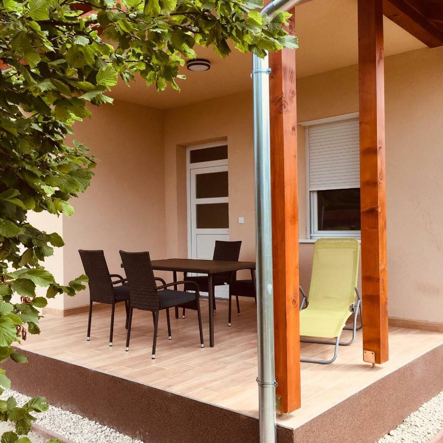 Konrad Apartman Villa Balatonmariafurdo Exterior photo
