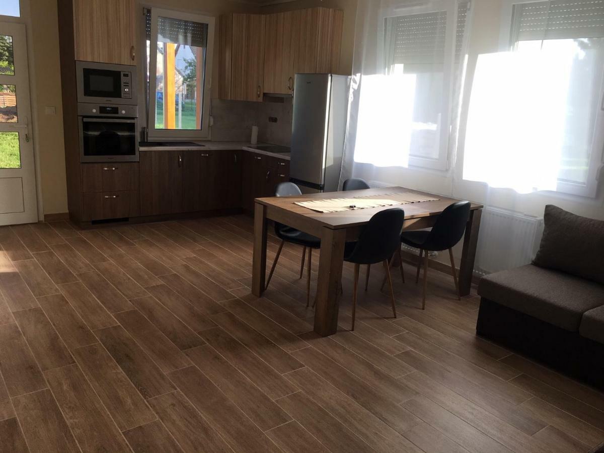 Konrad Apartman Villa Balatonmariafurdo Exterior photo